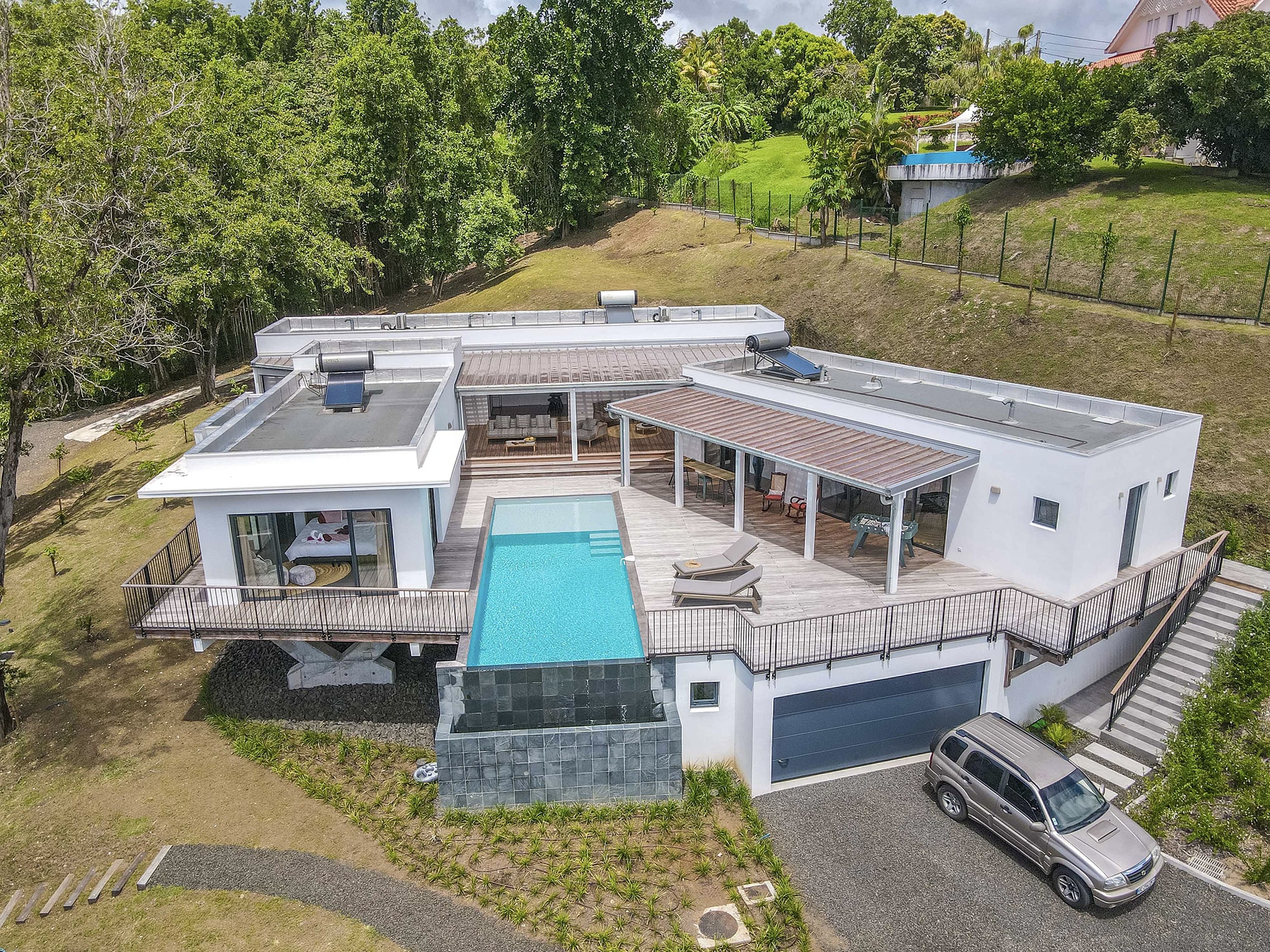 villa luxe martinique piscin débordement blocs béton